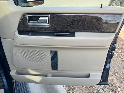 Used 2015 Lincoln Navigator 4WD image 29