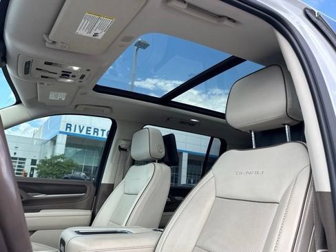 Used 2023 GMC Yukon XL Denali AWD/4WD image 35