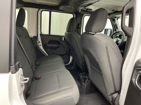 Used 2025 Jeep Wrangler Sport S image 31