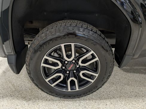 Used 2025 GMC Sierra 1500 AT4 w/ Technology Package AWD/4WD image 13