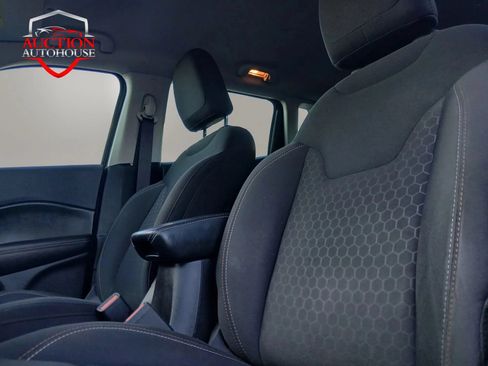 Used 2019 Jeep Compass Sport FWD image 19