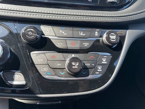 New 2026 Chrysler Pacifica Select image 70