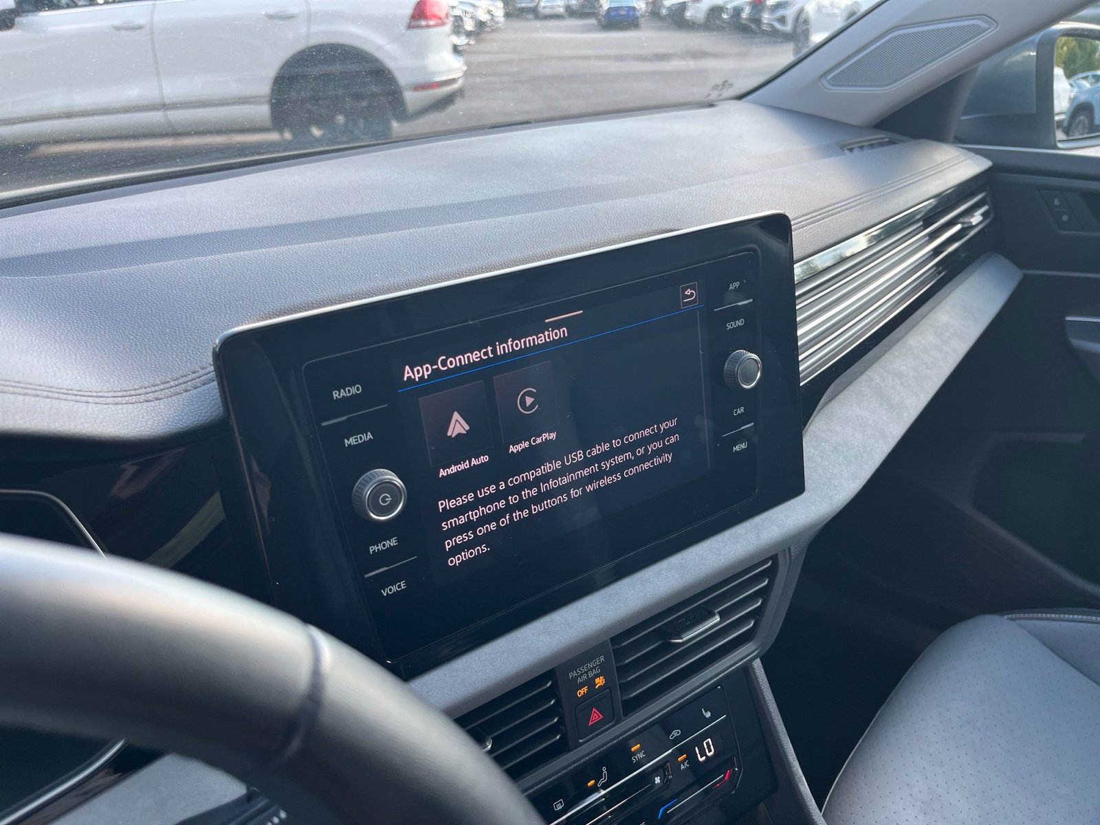 Certified 2025 Volkswagen Jetta SE FWD image 22