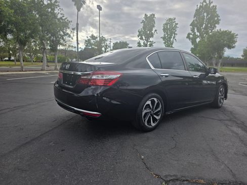 Used 2017 Honda Accord EX-L image 5