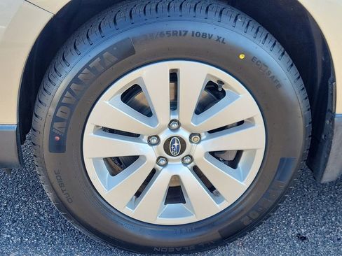 Used 2017 Subaru Outback 2.5i Premium AWD/4WD image 16