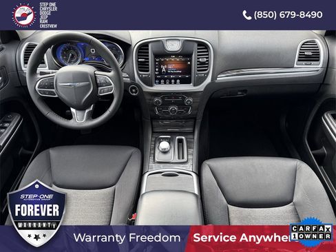 Used 2022 Chrysler 300 Touring image 14