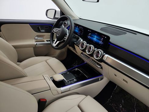 Used 2023 Mercedes-Benz GLB 250 image 17