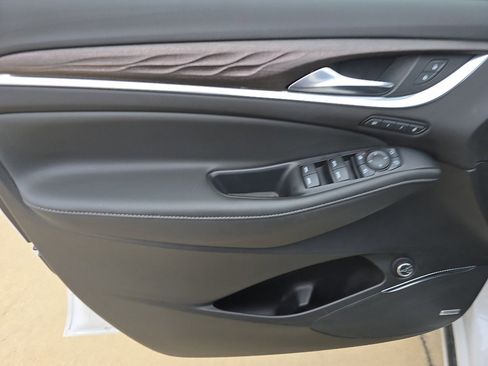 Used 2022 Buick Enclave Avenir w/ Avenir Technology Package image 19