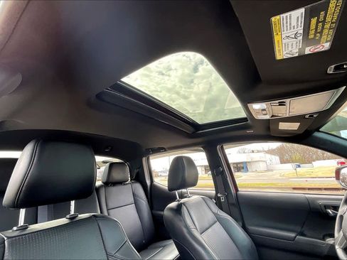 Used 2022 Toyota Tacoma TRD Sport w/ TRD Premium Sport Package image 14