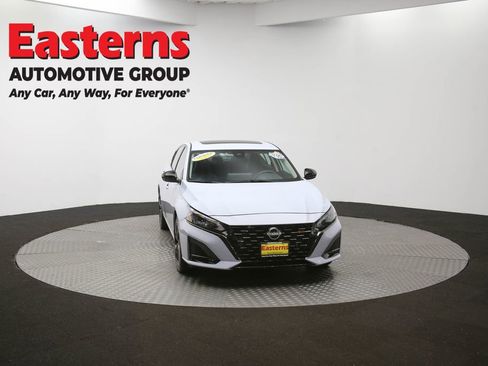 Used 2023 Nissan Altima 2.5 SR w/ SR Premium Package image 51
