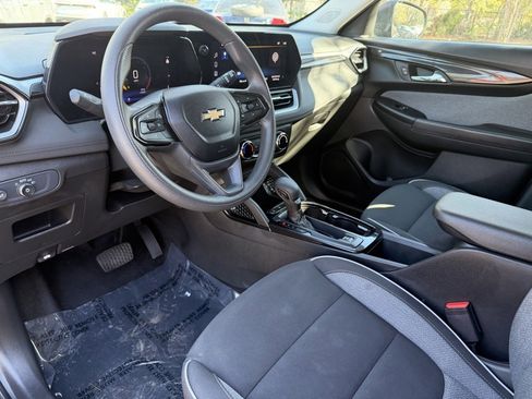 Used 2024 Chevrolet TrailBlazer LS image 19