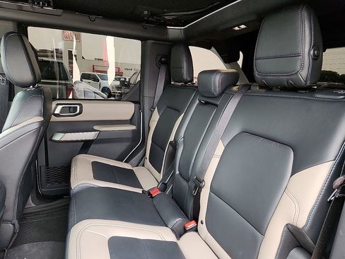 Used 2023 Ford Bronco Wildtrak image 5