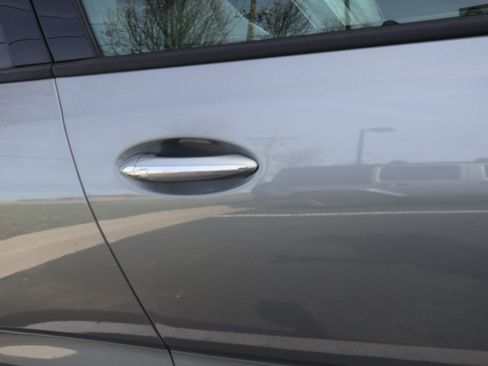 Used 2025 Buick Encore GX Avenir w/ Avenir Convenience Package image 9