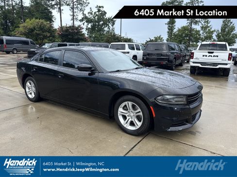 Used 2017 Dodge Charger SE w/ Popular Equipment Group RWD image 1
