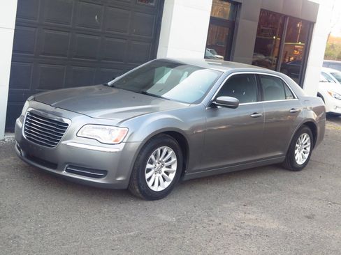 Used 2012 Chrysler 300 RWD image 22