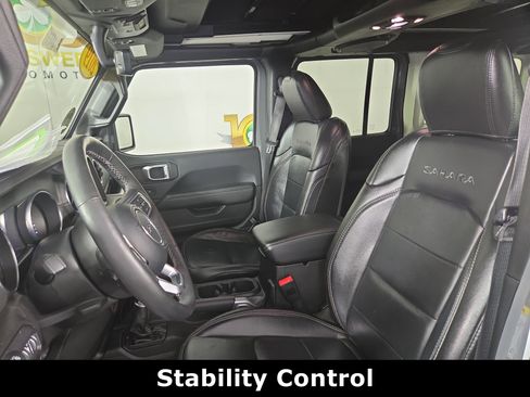 Used 2019 Jeep Wrangler Unlimited Sahara AWD/4WD image 12