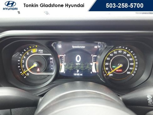 Used 2025 Jeep Wrangler Rubicon image 11