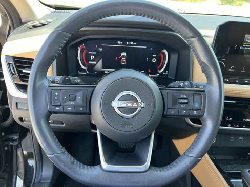 Used 2023 Nissan Rogue Platinum FWD image 7