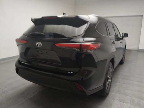 Used 2021 Toyota Highlander XLE FWD image 7