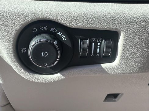 Used 2021 Chrysler Pacifica Touring-L image 20