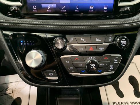 Used 2021 Chrysler Pacifica Touring-L w/ S Appearance Package AWD/4WD image 29