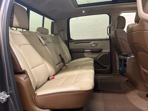 Used 2019 RAM 1500 Laramie AWD/4WD image 9