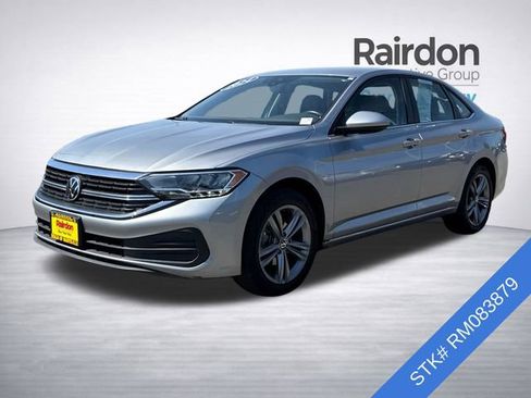 Used 2024 Volkswagen Jetta SE FWD image 3