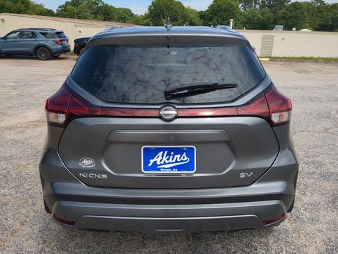 Used 2024 Nissan Kicks SV FWD image 4