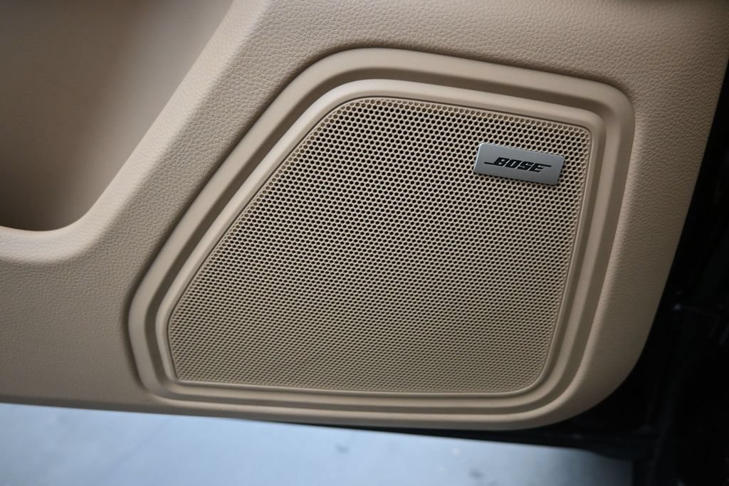 Certified 2024 Porsche Macan AWD/4WD image 12
