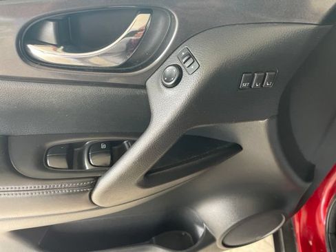 Used 2018 Nissan Rogue SV w/ Premium Package AWD/4WD image 14