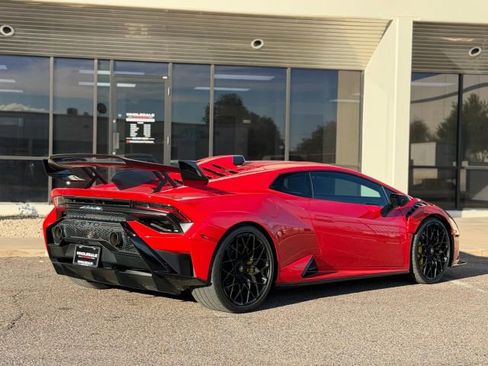 Used 2022 Lamborghini Huracan STO image 12