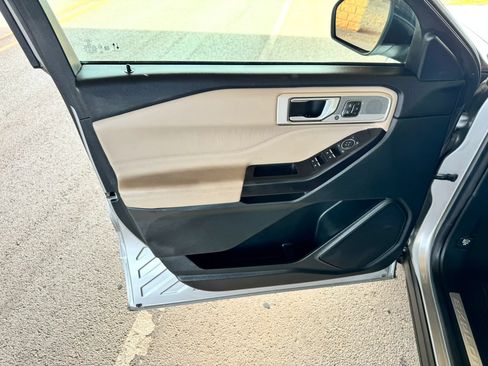 Used 2020 Ford Explorer Limited RWD image 9
