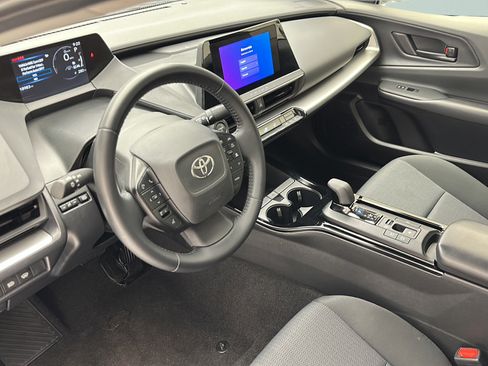 Used 2025 Toyota Prius LE FWD image 11