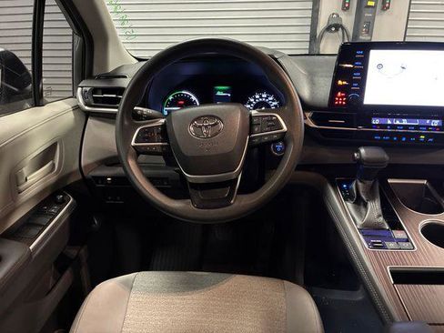 Used 2021 Toyota Sienna LE FWD image 43