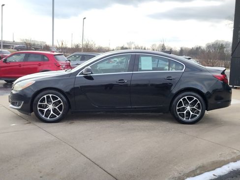 Used 2017 Buick Regal Sport Touring image 8