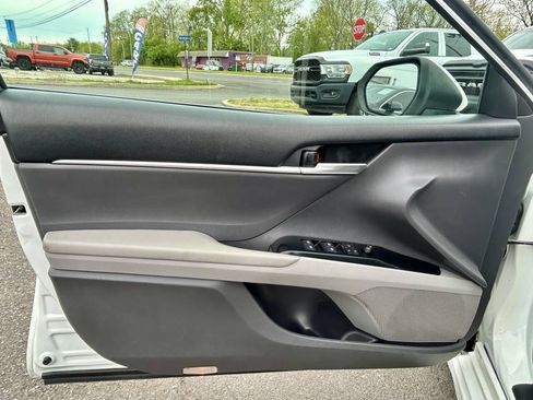 Used 2018 Toyota Camry SE FWD image 10
