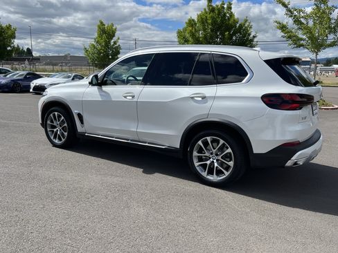 Used 2026 BMW X5 xDrive40i w/ Premium Package AWD/4WD image 3