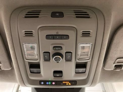 Used 2024 Cadillac Escalade Premium Luxury Platinum AWD/4WD image 19