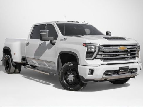 Used 2024 Chevrolet Silverado 3500 High Country w/ High Country Premium Package image 4