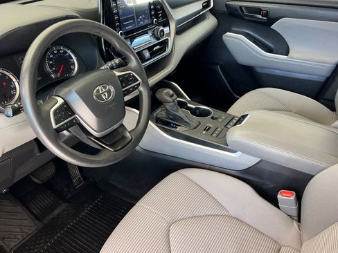 Used 2022 Toyota Highlander L AWD/4WD image 11
