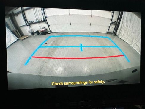 Used 2025 Toyota Sienna LE image 39