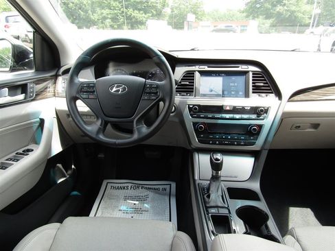 Used 2015 Hyundai Sonata Limited w/ Option Group 05 FWD image 25