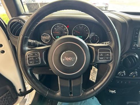 Used 2017 Jeep Wrangler Unlimited Sahara AWD/4WD image 17
