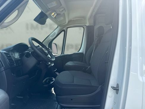 Used 2025 RAM ProMaster 2500 w/ Convenience Group FWD image 9