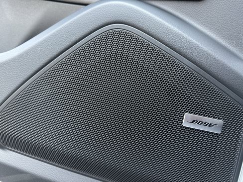 Certified 2025 Porsche Cayenne E-Hybrid Coupe AWD/4WD image 31