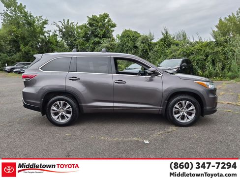 Used 2015 Toyota Highlander XLE AWD/4WD image 2