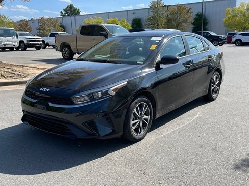 Used 2024 Kia Forte LXS FWD image 3
