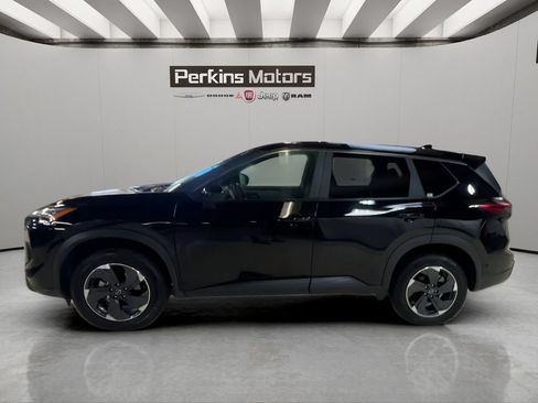 Used 2025 Nissan Rogue SV AWD/4WD image 2