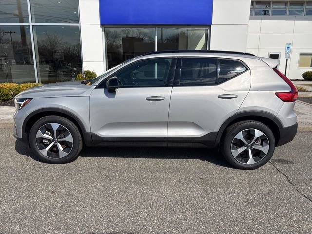 Certified 2025 Volvo XC40 B5 Plus AWD/4WD image 2