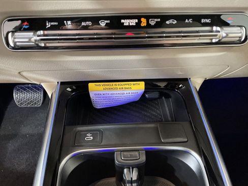 Certified 2025 Mercedes-Benz GLA 250 image 27